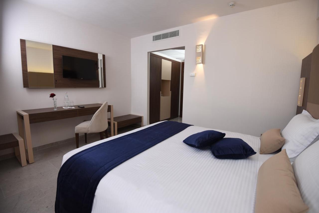 Lescure Business And 4*